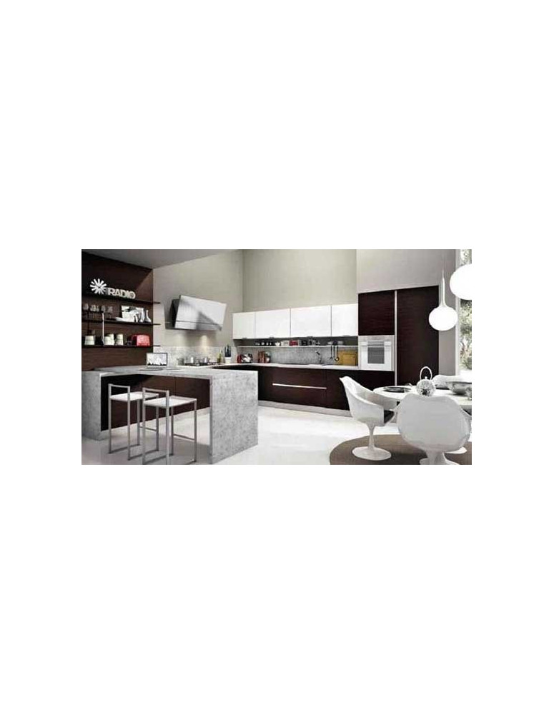 CUCINA CON MANIGLIE A SCOMPARSA WENGE’ E CALCE