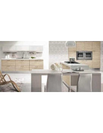 CUCINA CON CESTONI E COLONNE