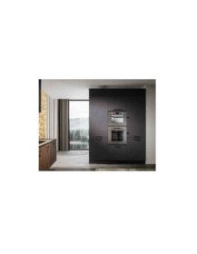 CUCINA LINEARE CON COLONNE LATERALI E SOGGIORNO IN CARATTERE