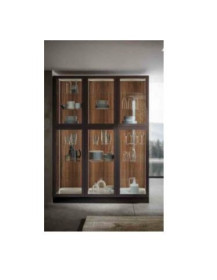 CUCINA LINEARE CON COLONNE LATERALI E SOGGIORNO IN CARATTERE