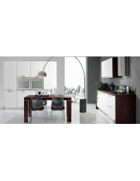 CUCINA DUE PARETI ANTE BIANCHE E TAVOLO WENGE’