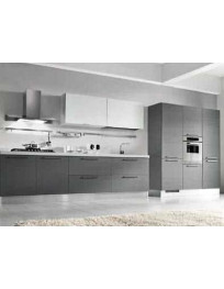 CUCINA LINEARE CON 3 COLONNE FINITURA GRIGIO CIELO