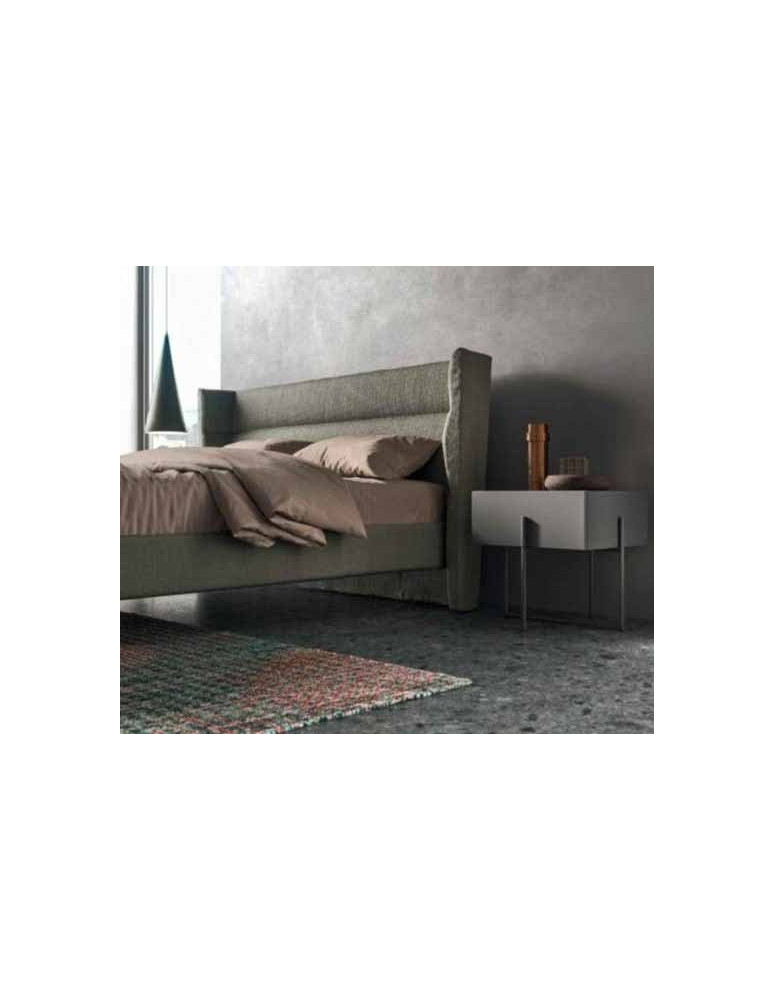 LETTO IMBOTTITO CON COMO E COMODINI