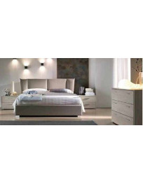 LETTO CON CUSCINI TESTIERA