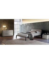 LETTO CON INSERTI IN ECOPELLE, COMO’ E COMODINI