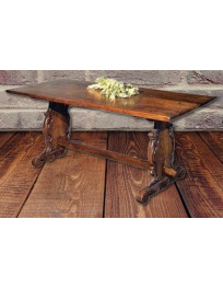 TAVOLO CON GAMBE INTAGLIATE