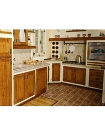 CUCINA IN MURATURA SU MISURA IN CASTAGNA