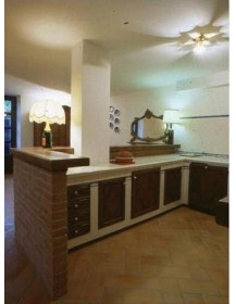 CUCINA SU MISURA IN NOCE