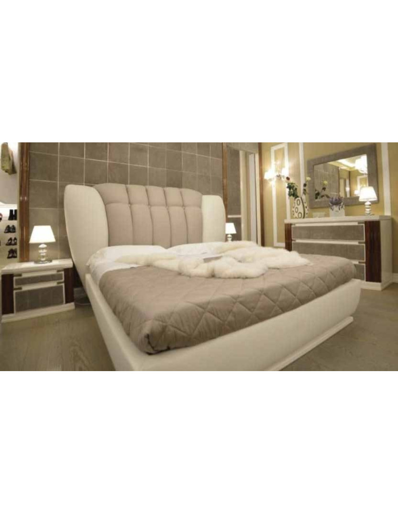 COMPOSIZIONE DI CAMERA CON LETTO E TESTILE IN PELLE,COMO E COMODINI