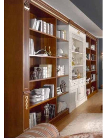 BOISERY A LIBRERIA IN LEGNO PATINATA E VERNICIATA  CON DECORI DORATI CON LIBRERIA CENTRALE LACCATA. LATO SX