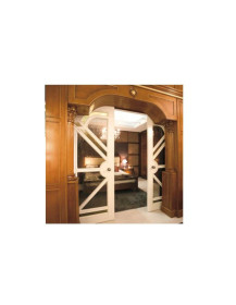 BOISERY IN LEGNO CON DECORI DORATI E ALCOVA PER PORTA FINESTRA