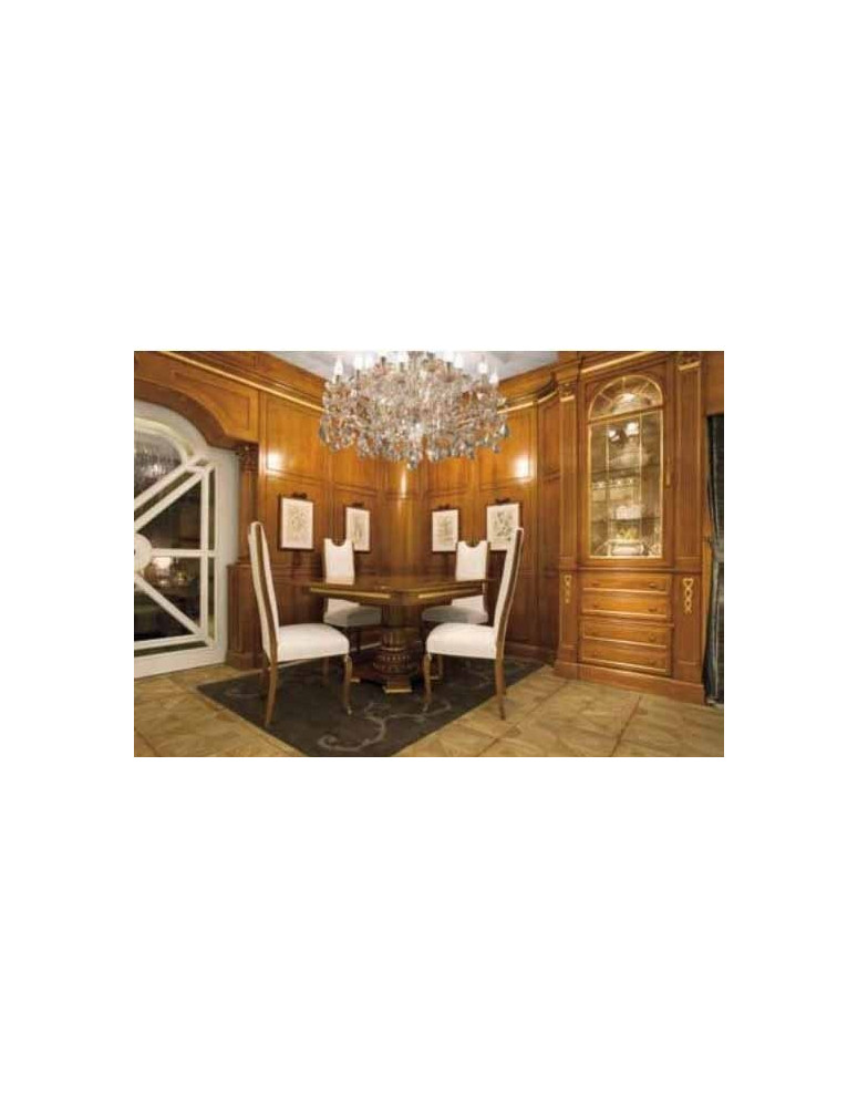 BOISERY IN LEGNO CON DECORI DORATI. A MISURA